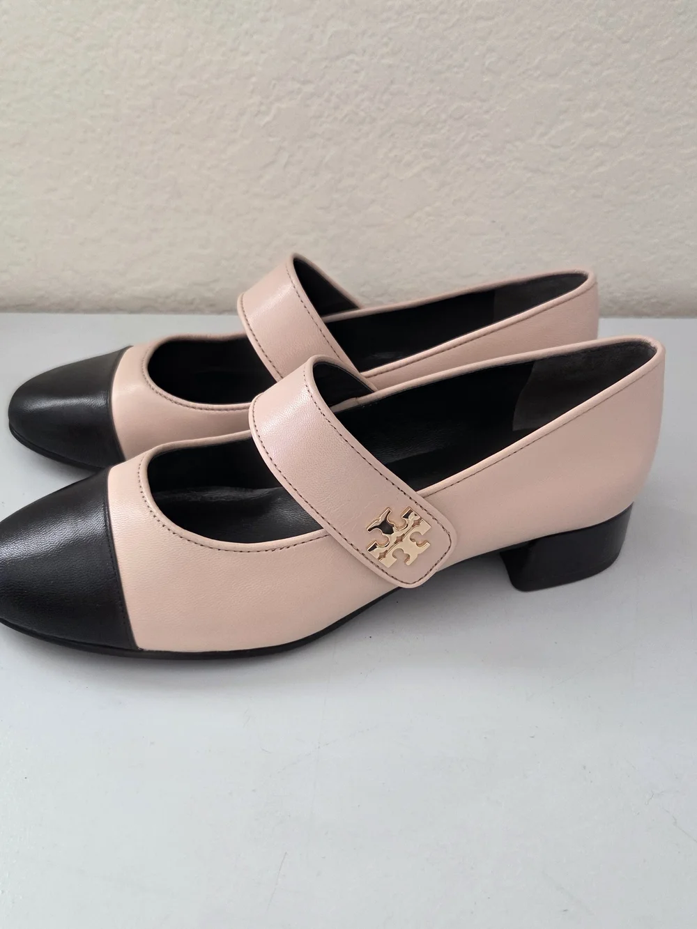 Tory Burch Cap-Toe Mary Jane Flats Shoes Size 6.5